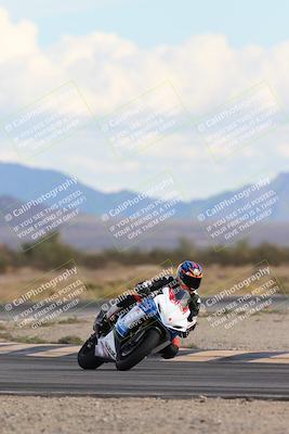 media/Nov-16-2025-Race Pace (Sun) [[8c5fa54630]]/Non Verified Riders (1st 20 Minutes)/5-Turn 15 (110pm)/